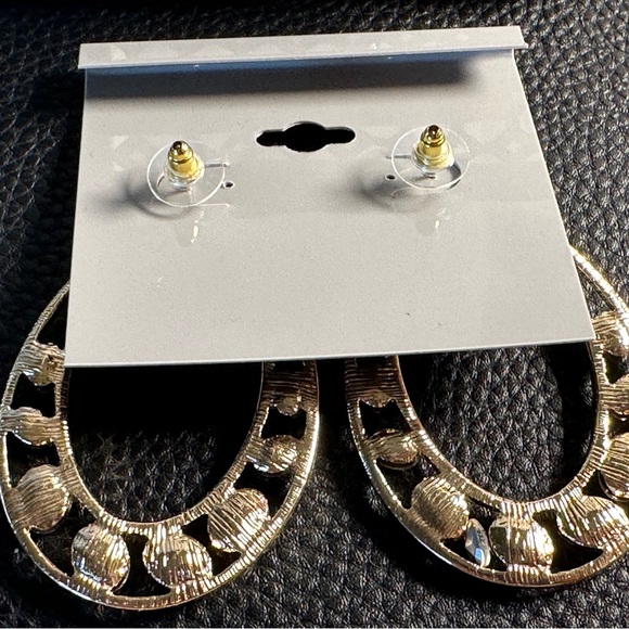 NWT Daisy Fuentes Oval Hoop CZ Earrings  2 1/2” - Picture 3 of 3